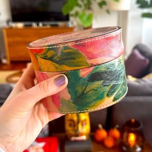 Leather keepsake box - round with floral design